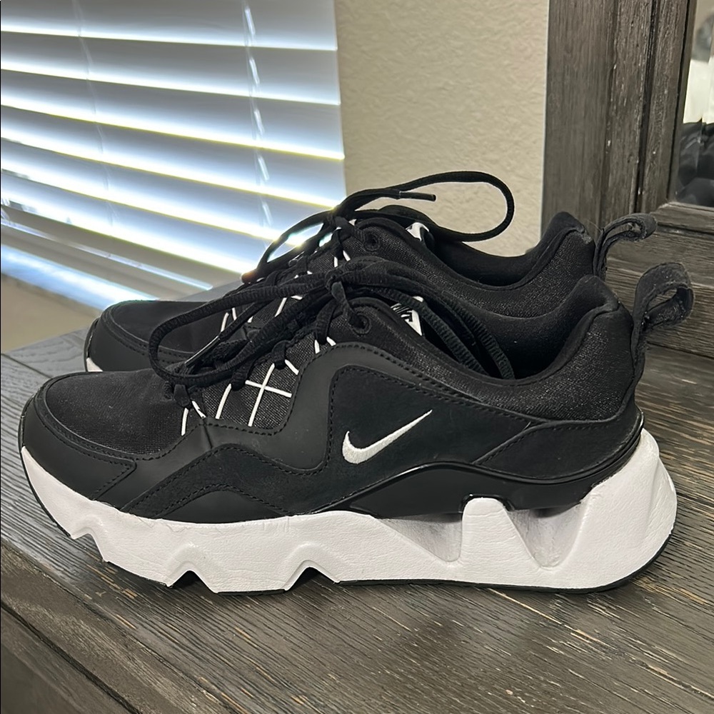 (WMNS) Nike RYZ 365 'Black White'